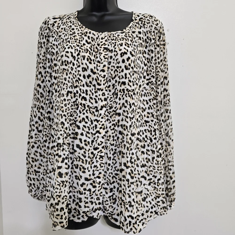 BANANA REPUBLIC size Large Long Sleeve Pleated Animal Print Button Lined‎ Blouse